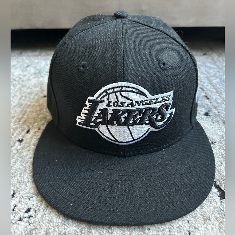 New Era LA Lakers Black and White 59FIFTY 7 3/8 Fitted Hat